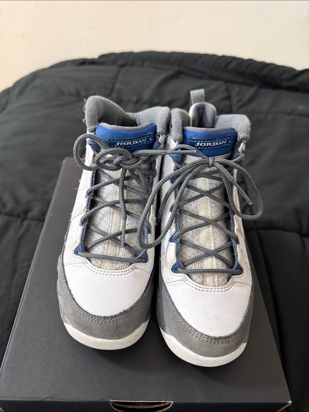 Jordan Kids White and Gray Basketball Sneakers - Picture 3 of 7